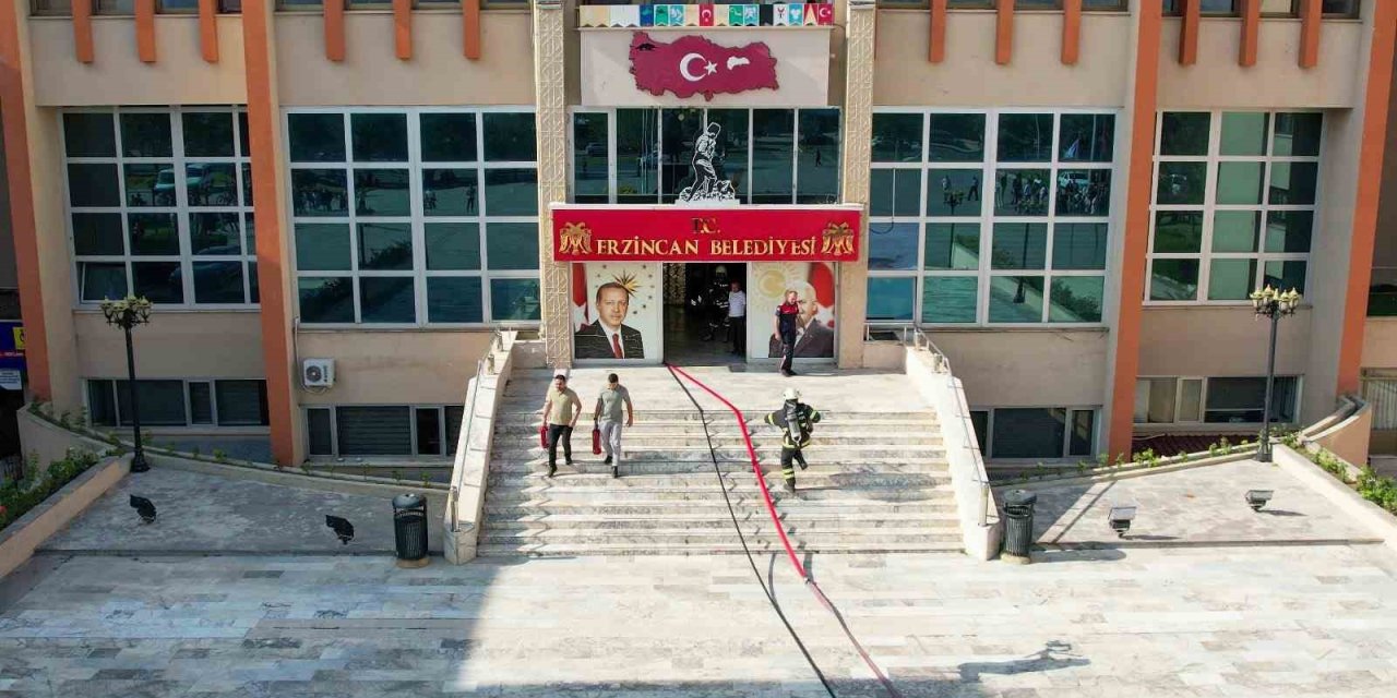 Erzincan’da gerçeği aratmayan yangın tatbikatı yapıldı