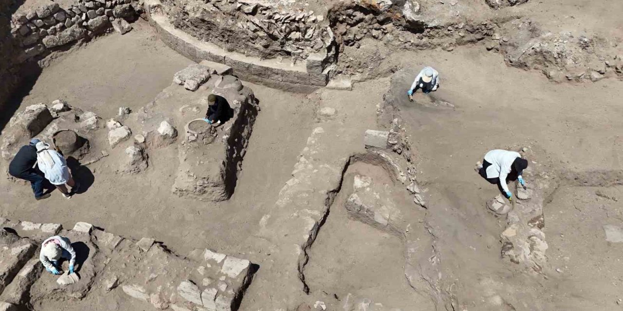 Ahlat Selçuklu Kalesi’nde başlatılan kazılar tarihe ışık tutacak