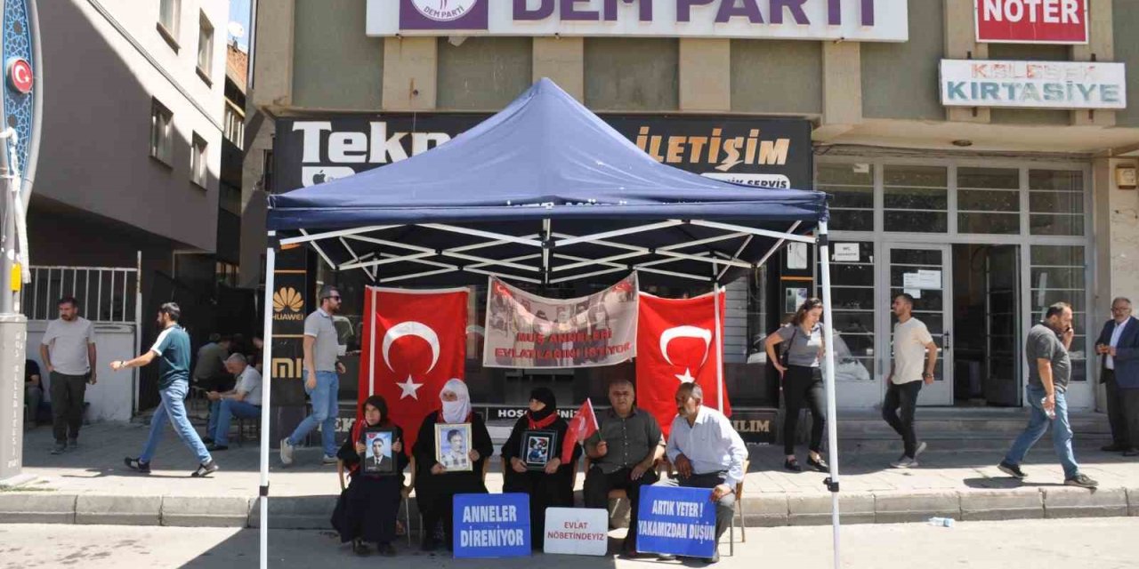 Muş’ta ailelerin evlat nöbeti umutla devam ediyor