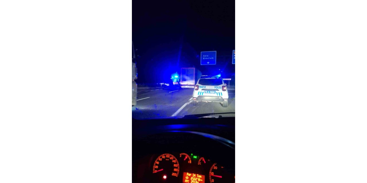 Ardahan’da iki otomobil çarpıştı: 4 yaralı