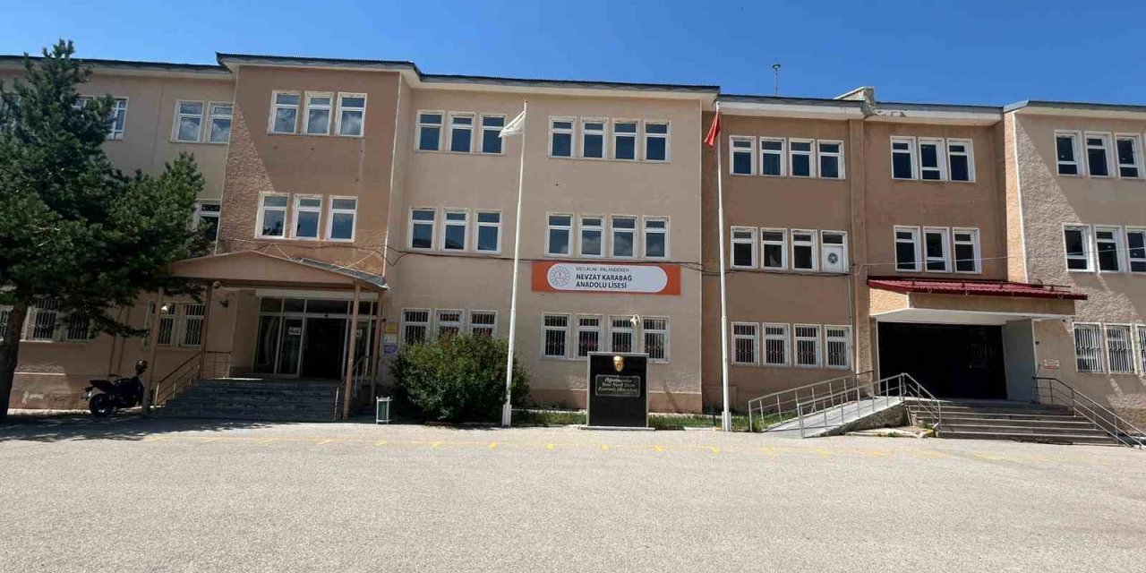 Nevzat Karabağ Anadolu Lisesi başarılara imza atıyor
