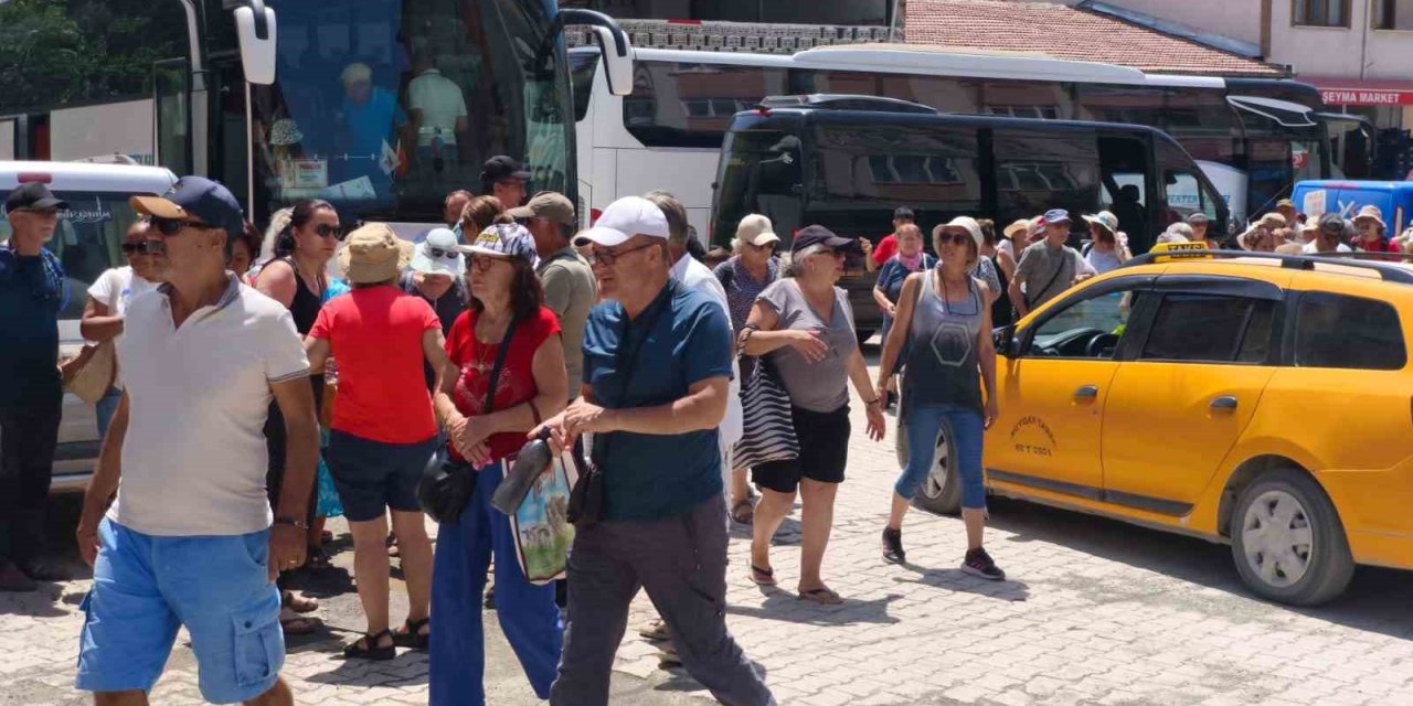 Çemişgezek ilçesi yerli turistlerin gözdesi oldu
