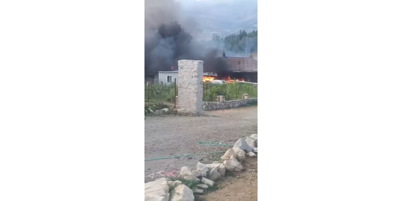 Elazığ’da ev yangını