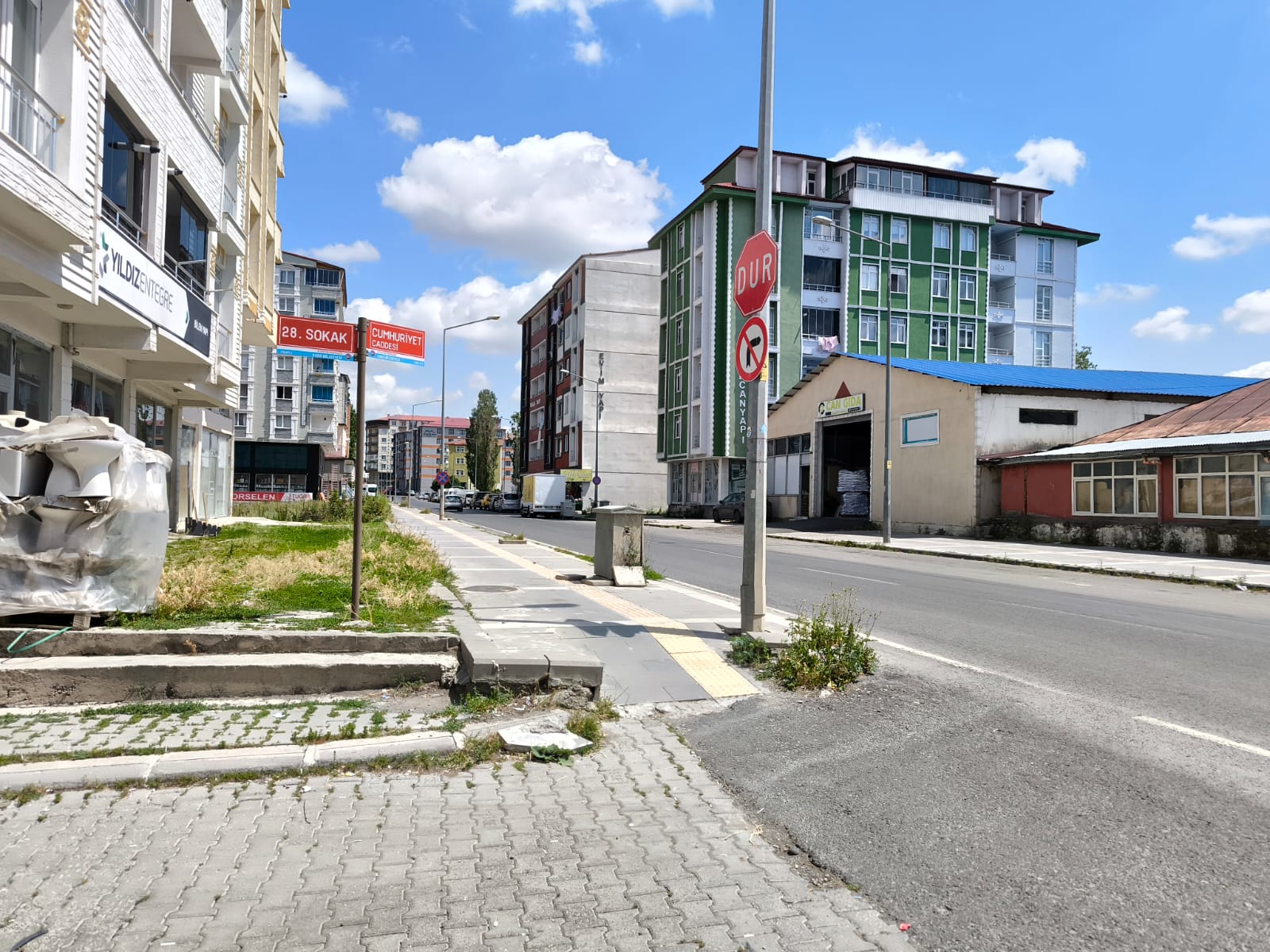 Kars'ta hızlı araçlar mahalle sakinlerini tedirgin ediyor