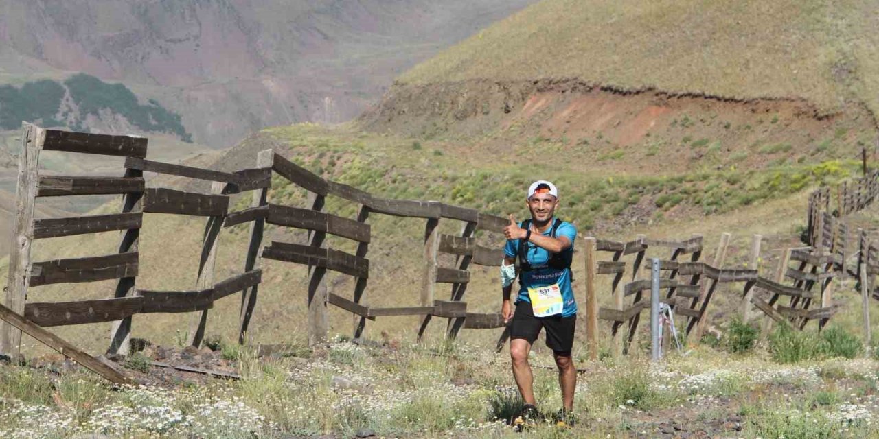 Palandöken’in zirvesine zorlu koşu