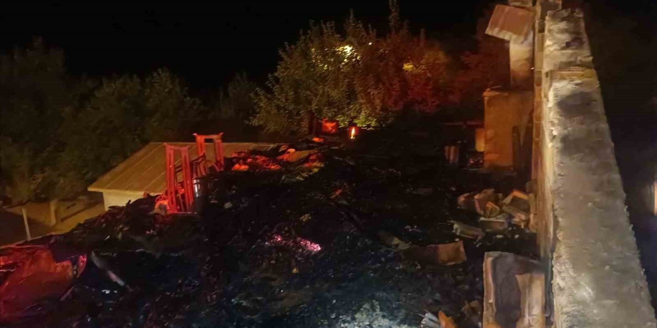 Bingöl’deki çatı yangını korkuttu