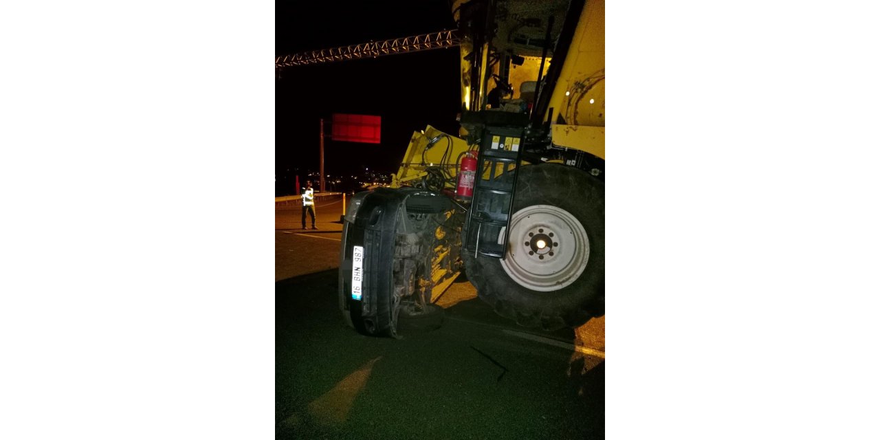 Ağrı’da kamyonet biçerdöverle çarpıştı: 2 yaralı