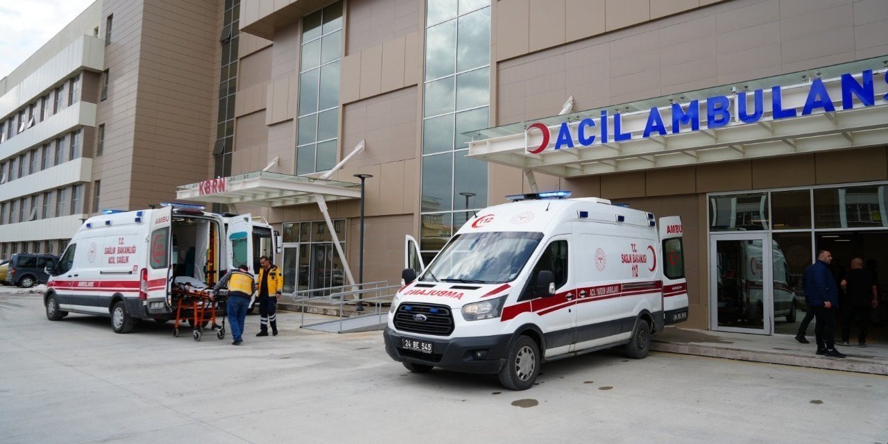 Erzincan’da trafik kazazı: 4 yaralı