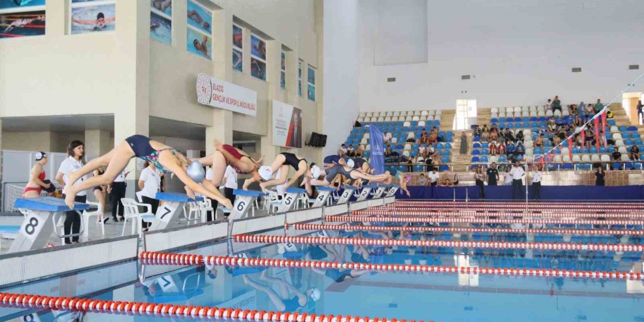 Analig yüzme heyecanı Elazığ’da yaşandı