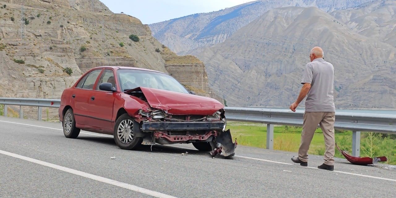 Erzurum’da trafik kazası, emniyet kemeri hayat kurtardı