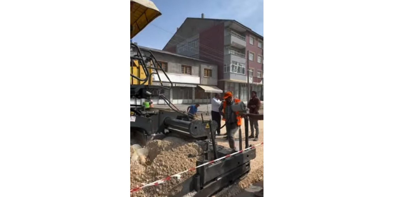 Sıcak asfalt çalışmaları sürüyor