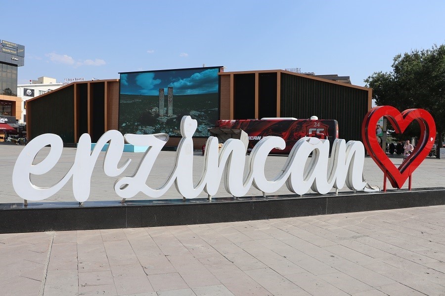 Erzincan’da termometreler 39 dereceyi gördü; sokaklar boş kaldı