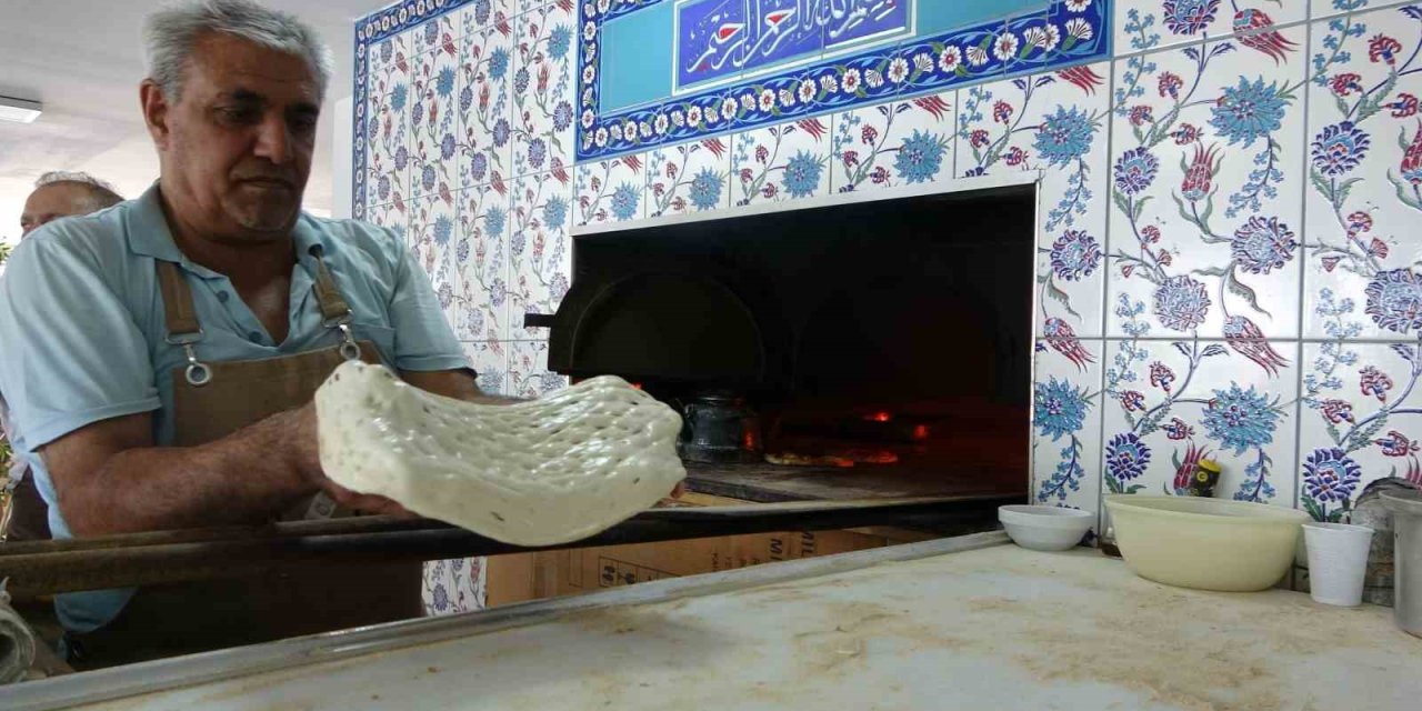 Malatya’da fırıncıların 300 derecelik ateşle mücadelesi