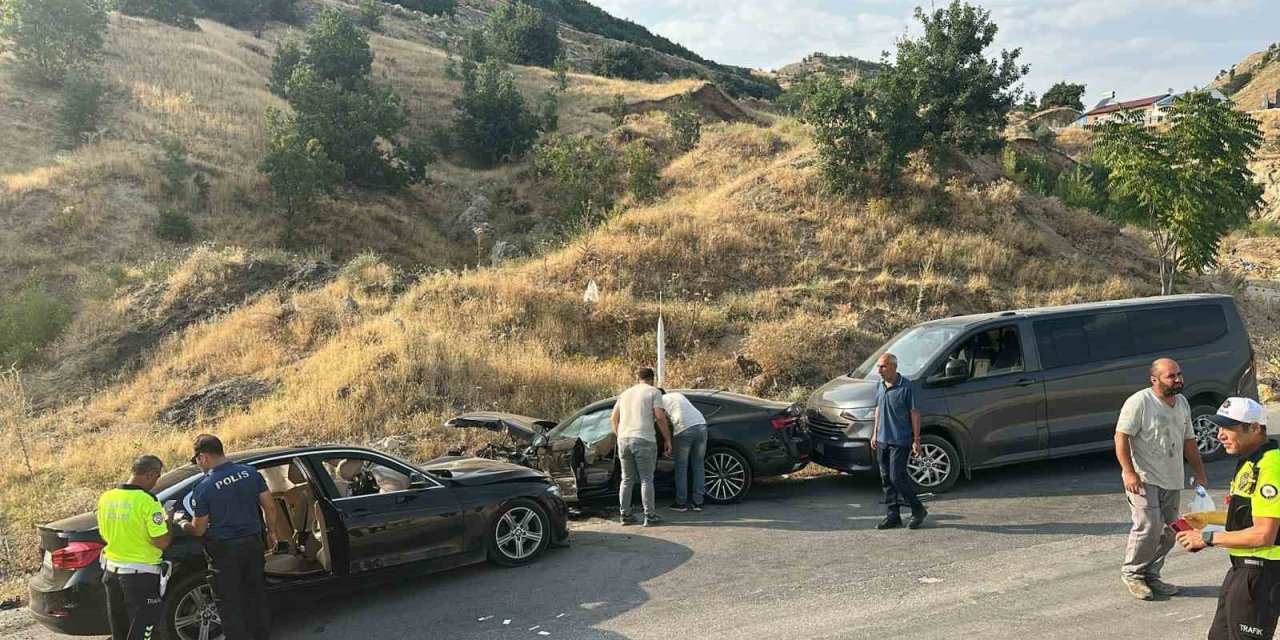 Tunceli’de zincirleme trafik kazası: 5 yaralı