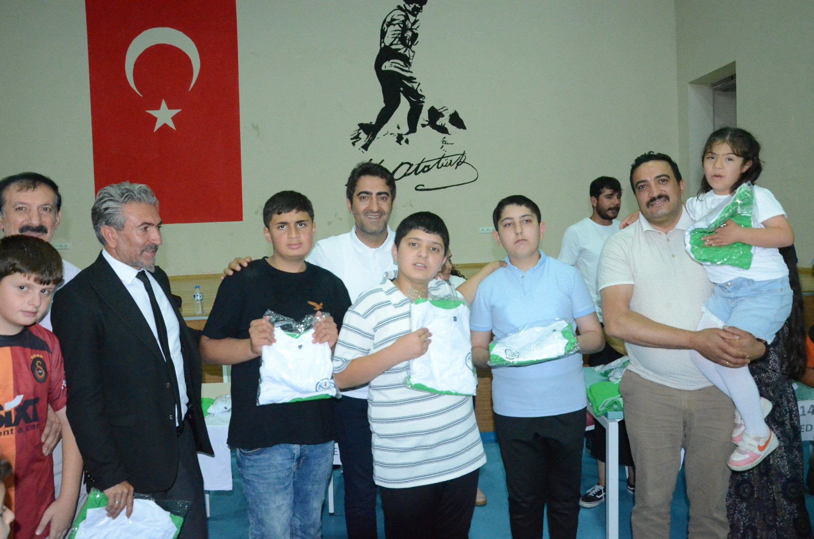 Sarıkamış Belediyesinden sporculara forma desteği