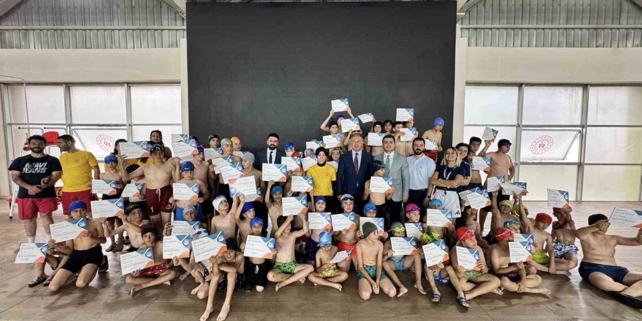 Onlar artık sertifikalı yüzücü