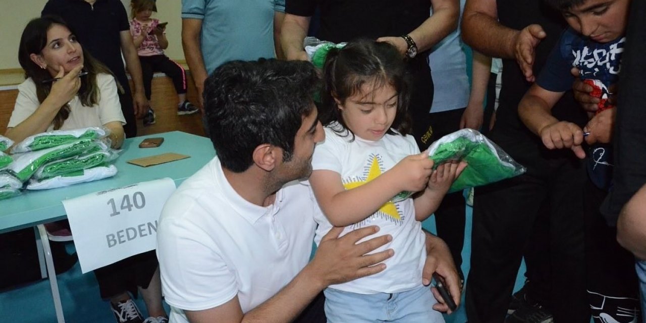 Sarıkamış Belediyesi’nden sporculara forma desteği