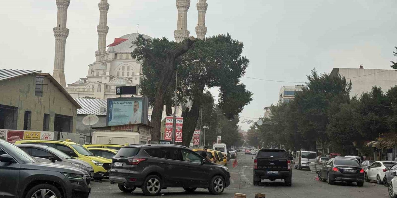 Iğdır’da etkili olan fırtına hayatı olumsuz etkiledi
