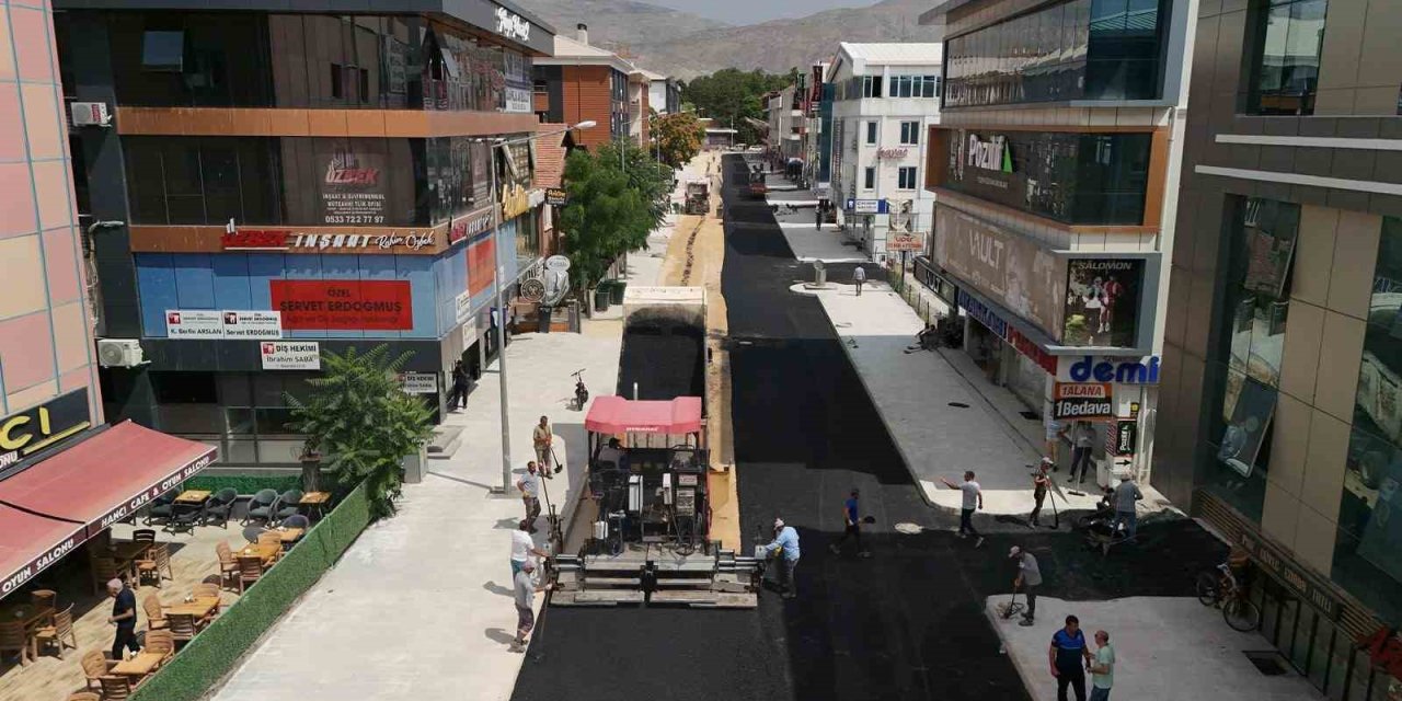 Muhsin Yazıcıoğlu Caddesi’nde asfalt serim çalışması başladı