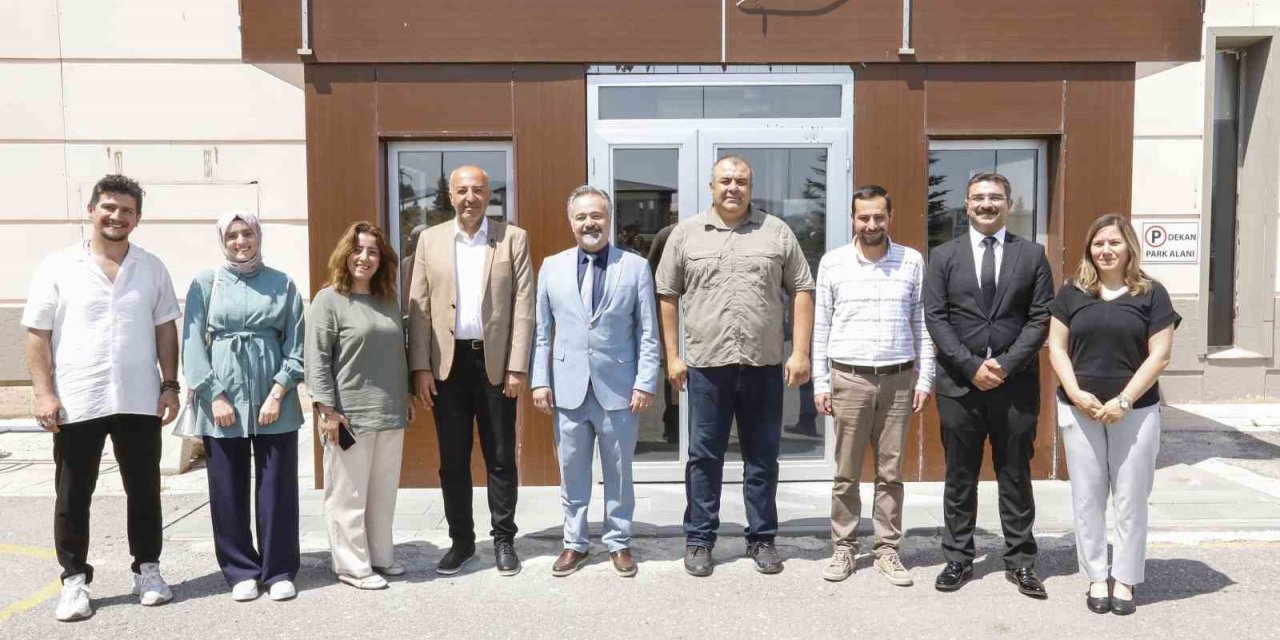 Atatürk Üniversitesi’nde yenilikçi projelerle öne çıkan başarılar destekleniyor