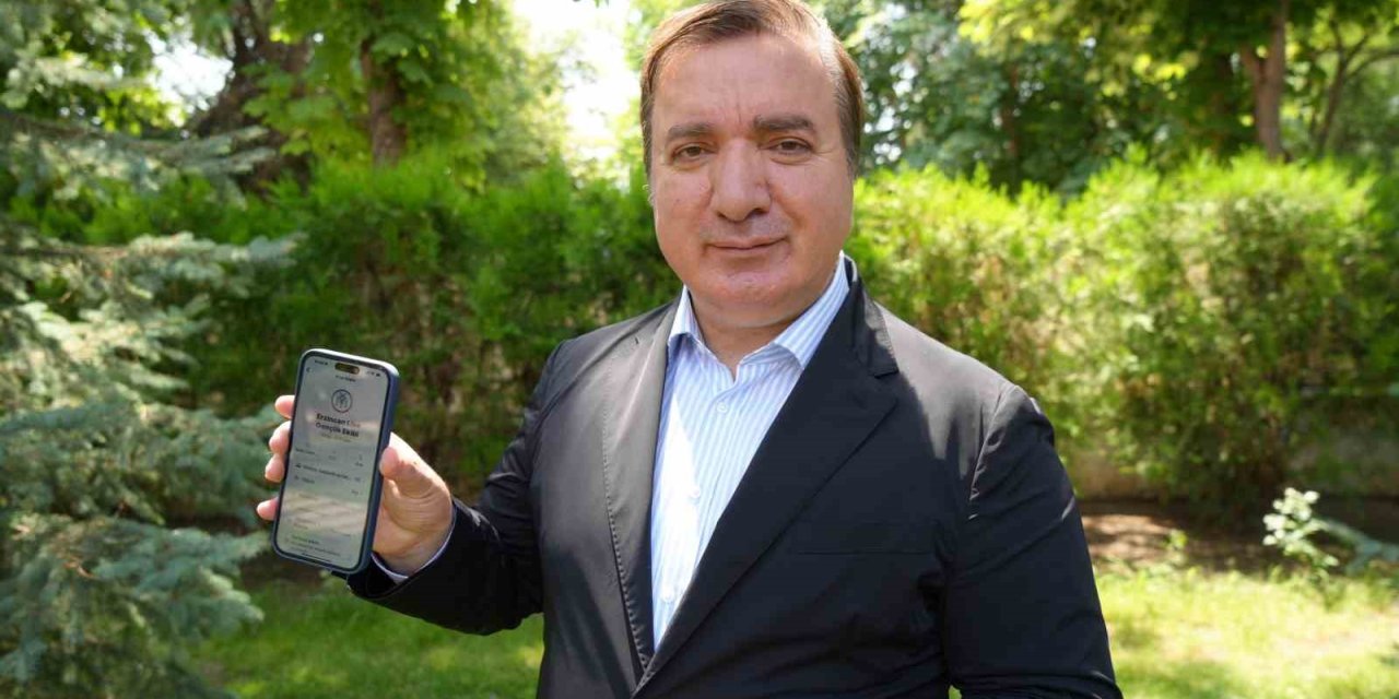 Şehri gençlerle birlikte yönetiyor!