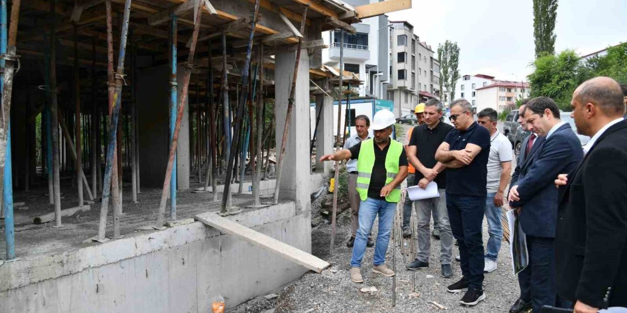Vali Çiçek, spor inşaatlarını denetledi
