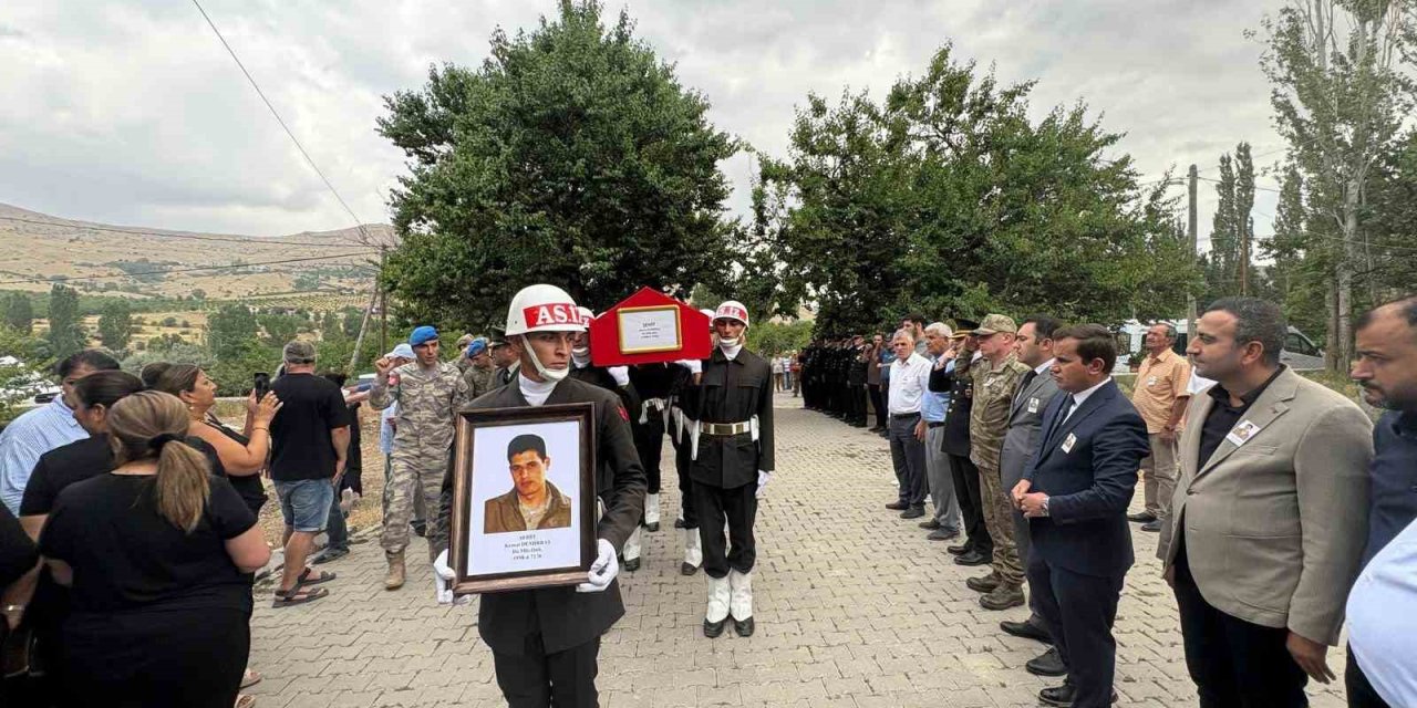 Şehit Kemal Demirbaş’ın naaşı 26 yıl sonra aile mezarlığına nakledildi
