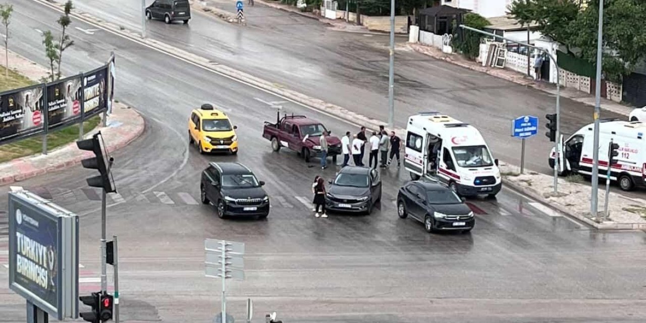 Elazığ’da zincirleme trafik kazası: 1 yaralı