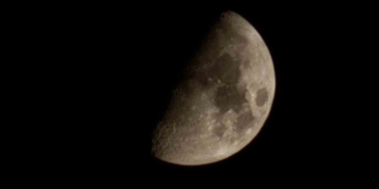 Elazığ’da yarım ay mest etti