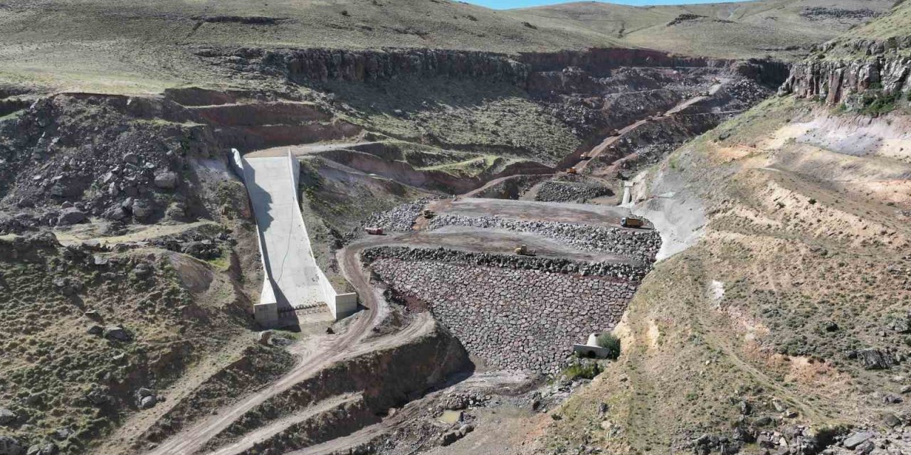 Yukarıgöçmez barajında çalışmalar devam ediyor