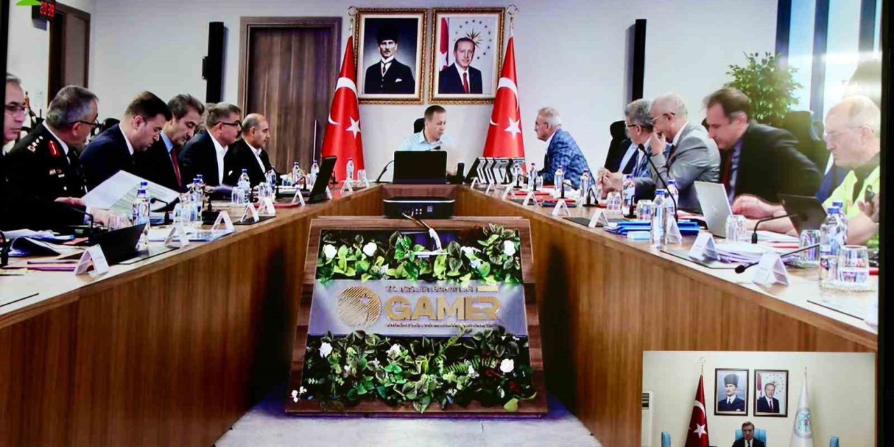 Vali Aydoğdu Bakan Yerlikaya başkanlığındaki toplantıya katıldı