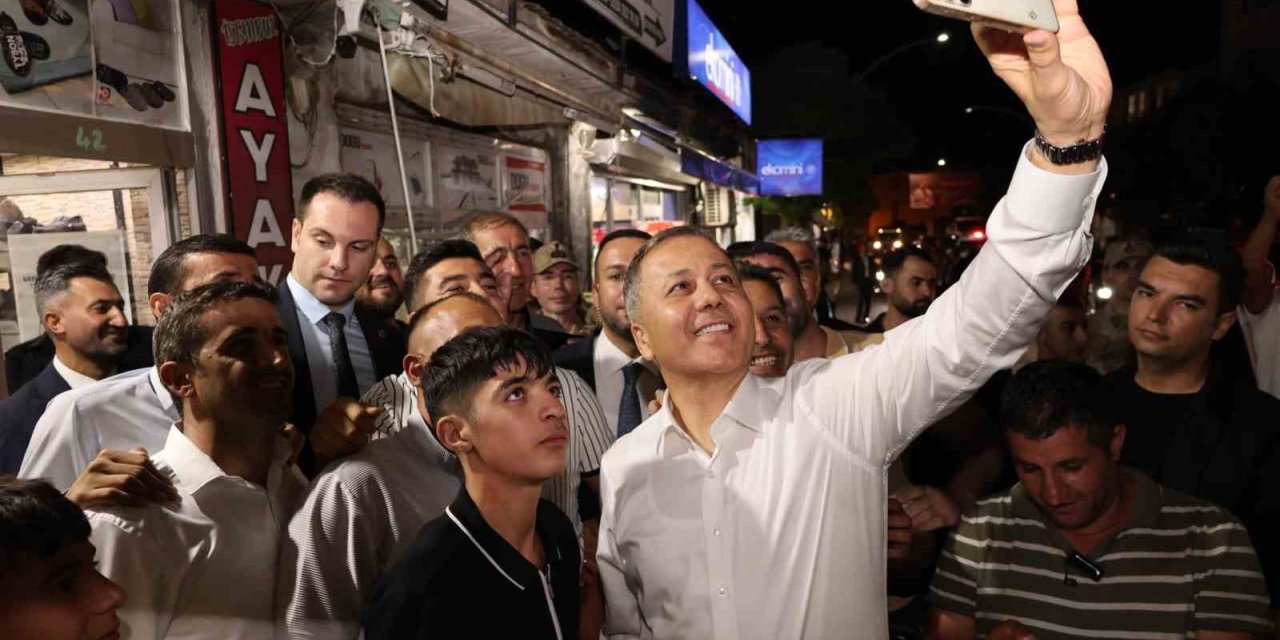 Bakan Yerlikaya Ağrı’da esnafla buluştu