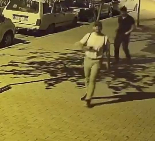 Yürüyerek geldikleri otoparktan bisikleti çalıp kaçtılar