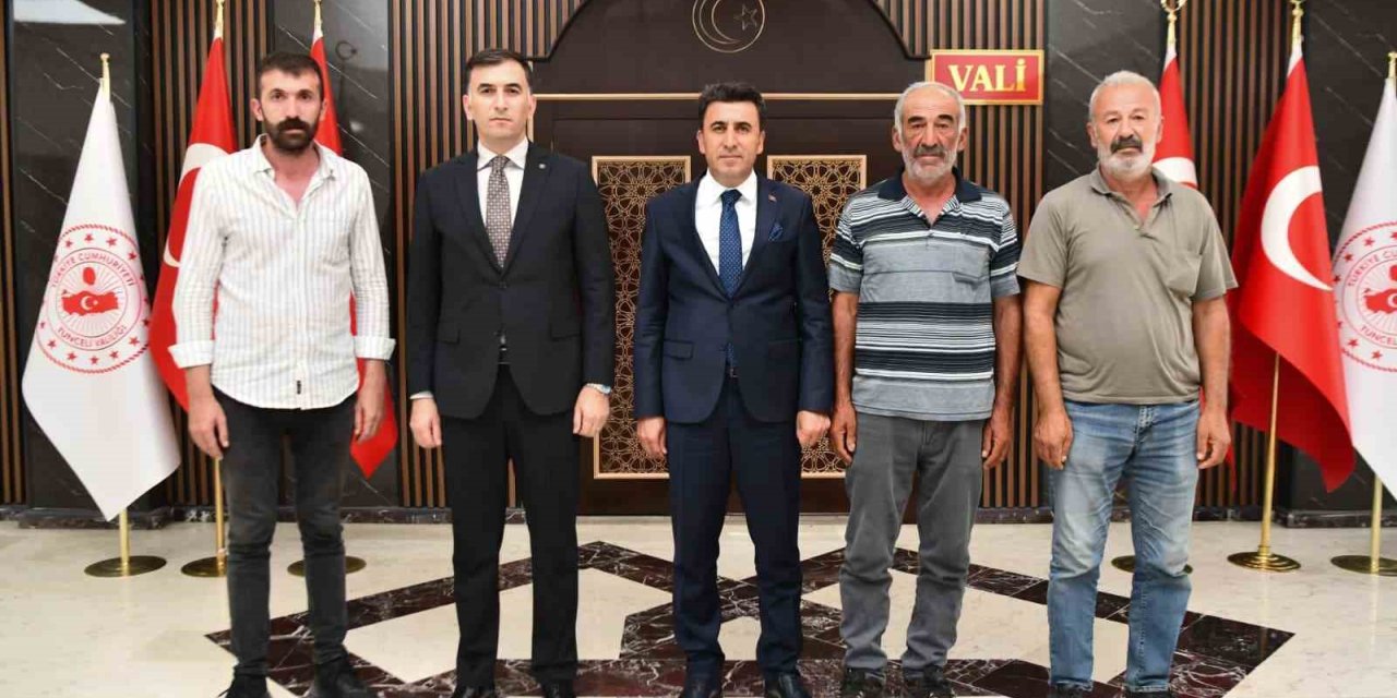 Yıldırım düşmesi sonucu 216 hayvanını kaybeden üreticilerin zararı karşılanıyor