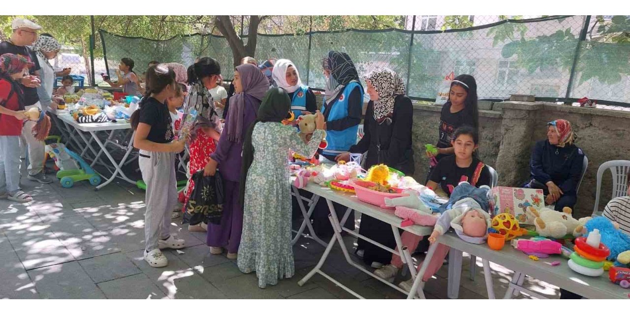 Elazığ’da "Oyuncağımın Geliri Gazze’ye" projesi