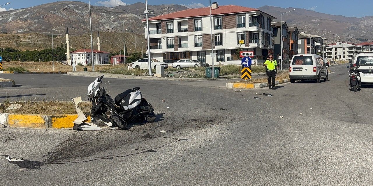 Elektrikli bisiklet ile otomobil çarpıştı: 1 yaralı
