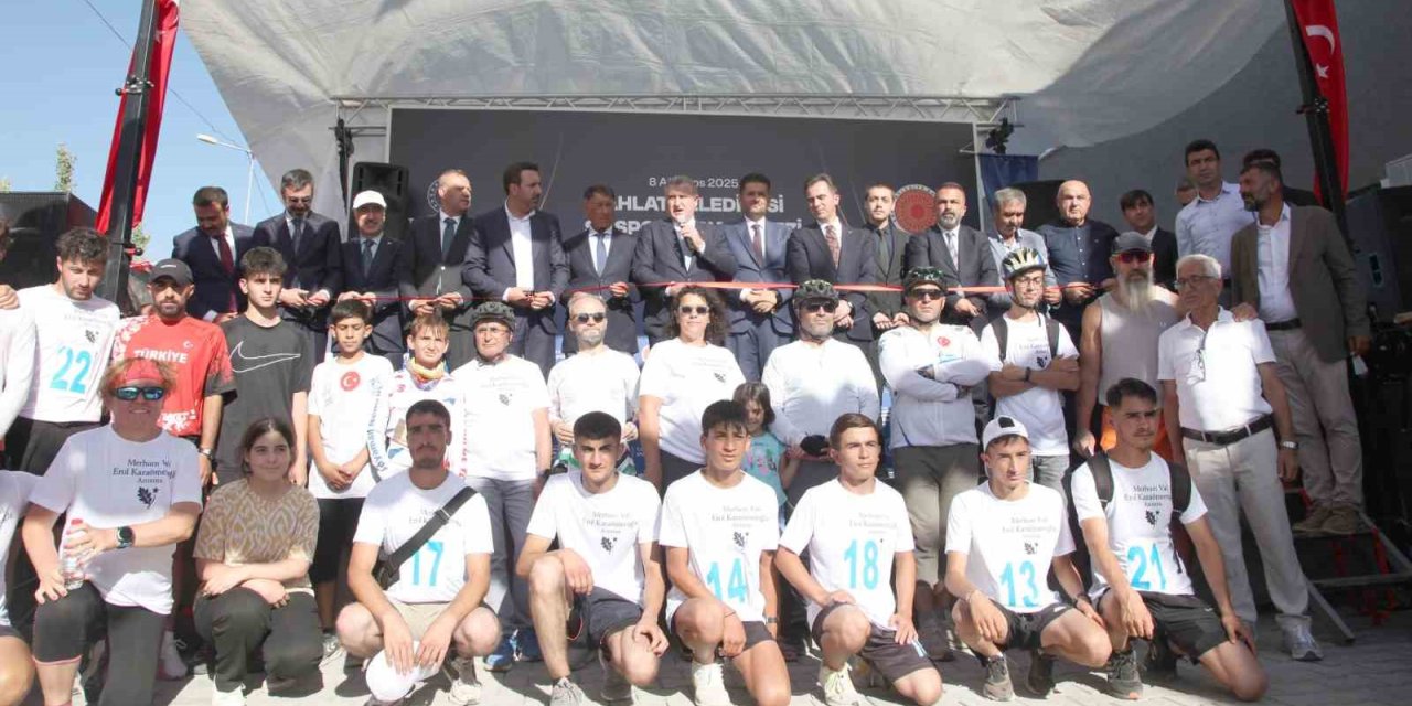 Gençlik ve Spor Bakanı Osman Aşkın Bak Bitlis’te