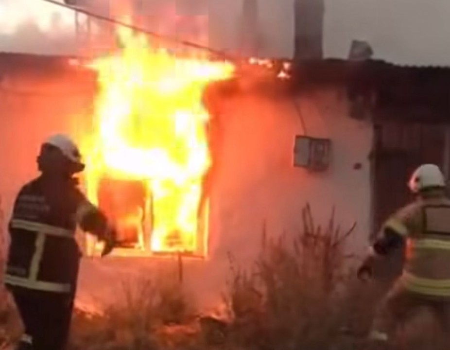 Kars'ta müstakil evde yangın çıktı