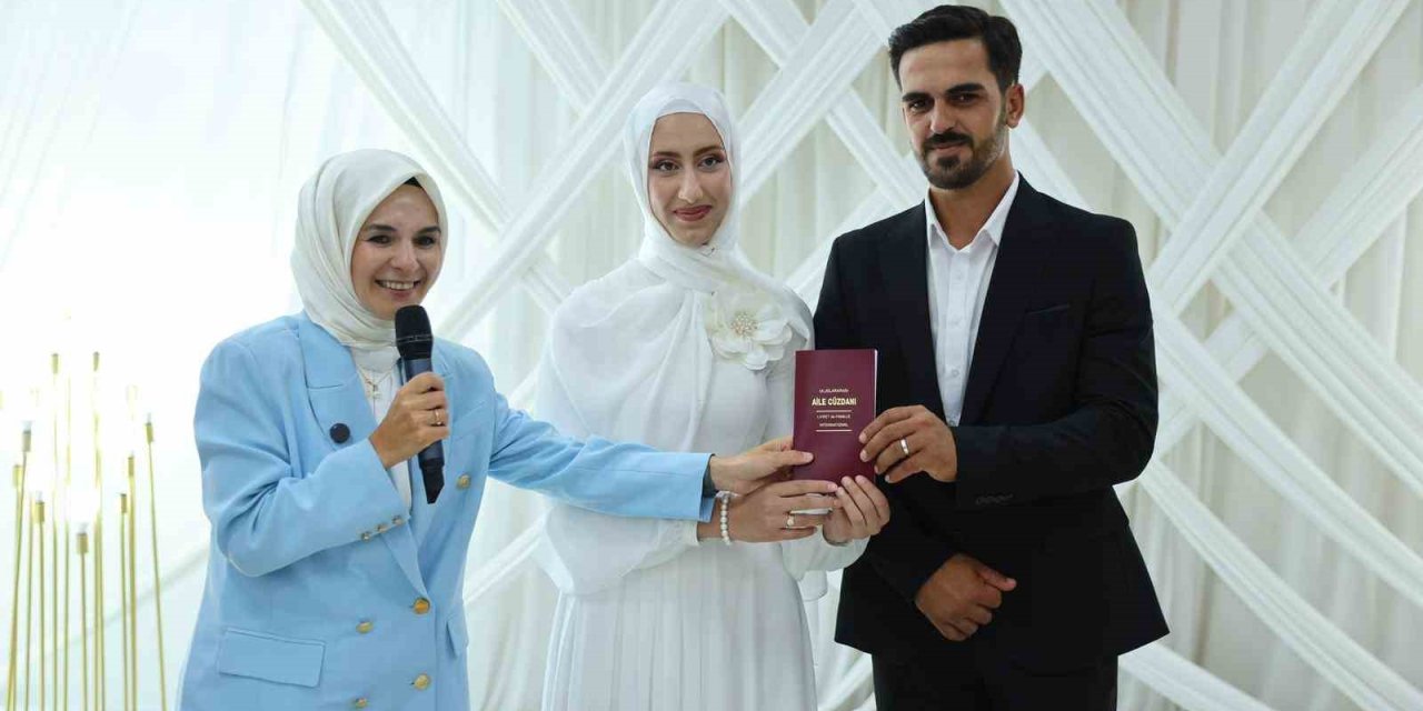 Bakan Göktaş, genç çiftin nikah şahidi oldu