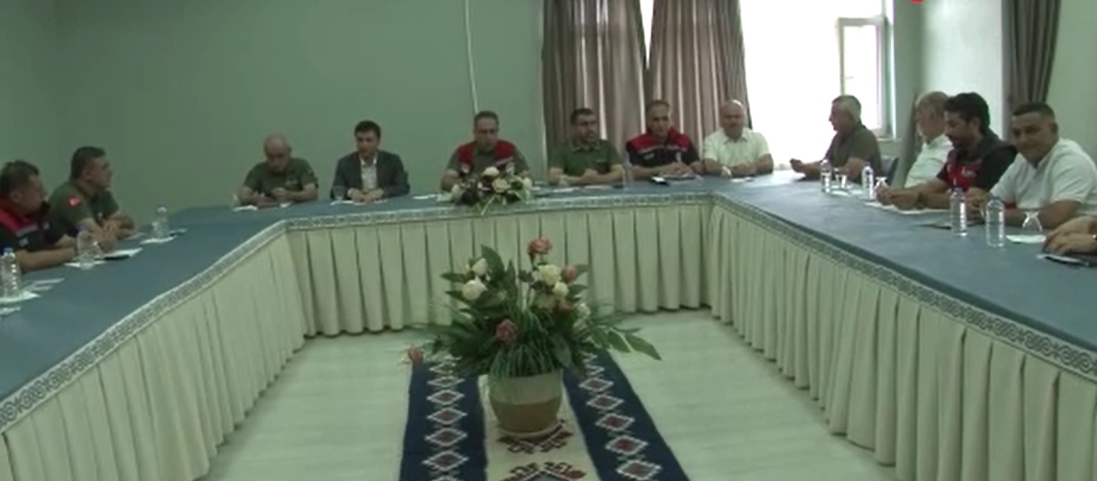 Bakan Yardımcısı Gümen, Kars'ta şap hastalığını değerlendirdi