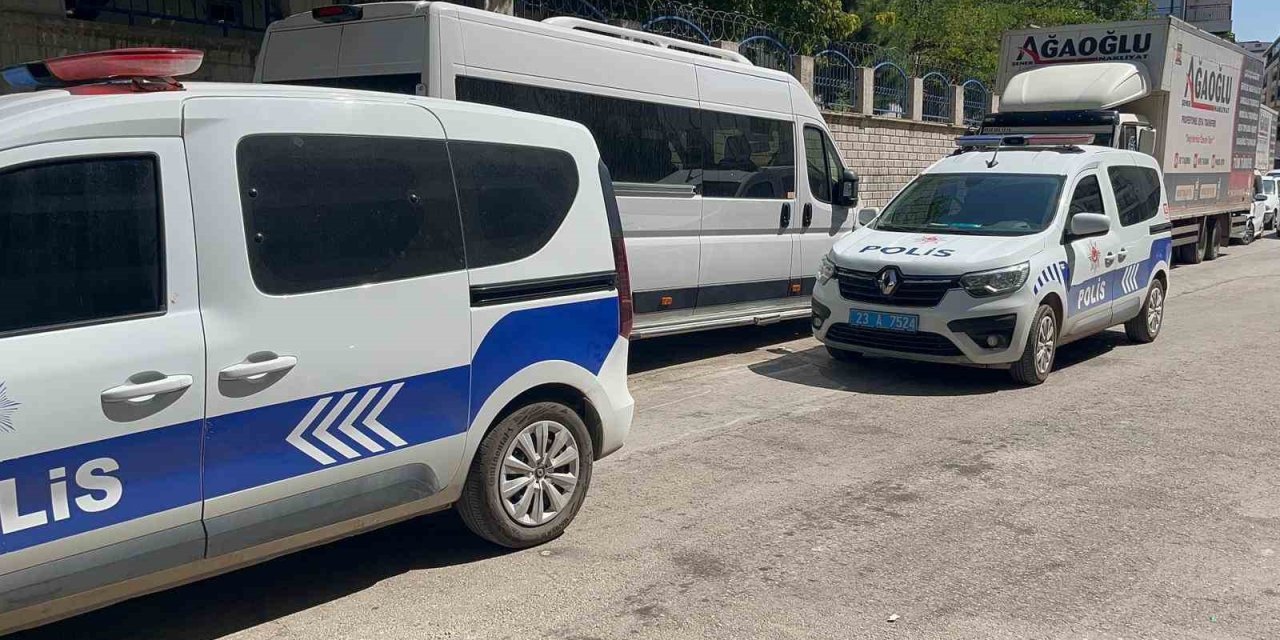 Silahını temizlerken kendini vurdu