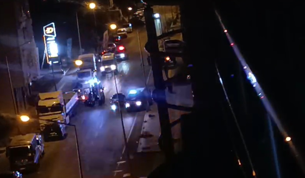 Kars'ta iki otomobil çarpıştı: sürücüler yaralandı