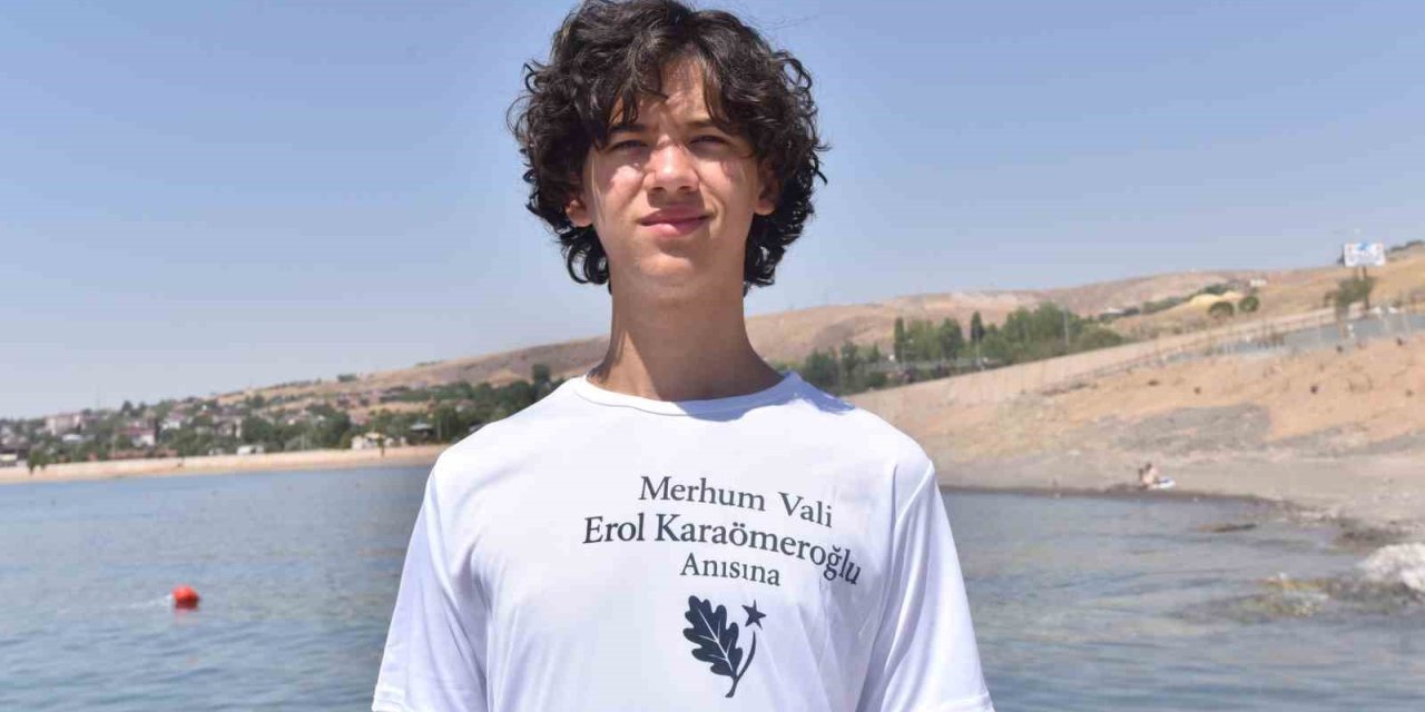 Ahlat’ta yüzme maratonunun en küçüğü 3,5 saatte hedefe ulaştı