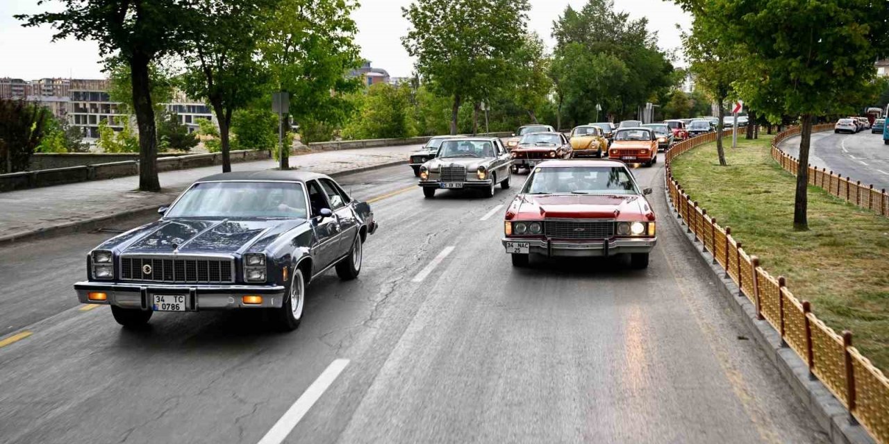 Klasik otomobiller Erzurum’da görücüye çıktı