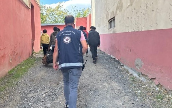 Kars’ta 16 düzensiz göçmen yakalandı