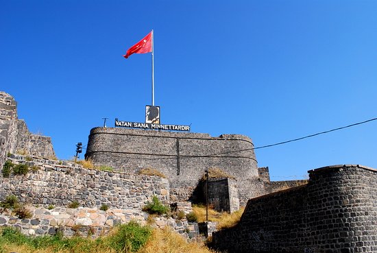 Kars Kalesi’nde Bayrak Gururu