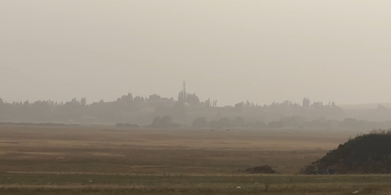 Irak ve Suriye’den gelen toz bulutu Yüksekova’yı kapladı