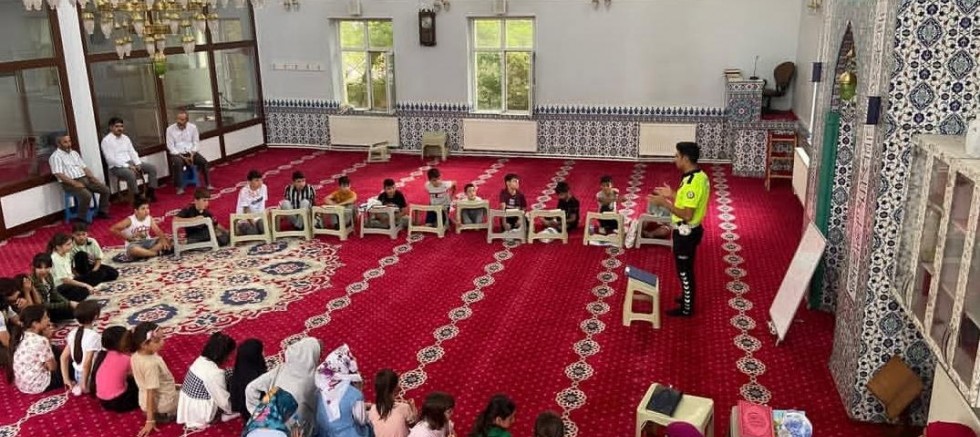 Akyaka’da Yaz Kur’an Kursu Öğrencilerine Trafik Eğitimi Verildi