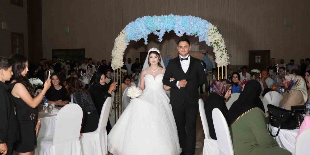 Dilan ve Ömer Çifti Oltu’da dünya evine girdi