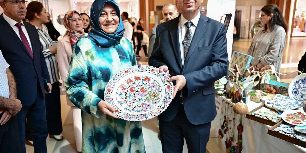 Yeşilyurt’ta kadınların el emeği eserleri sergilendi